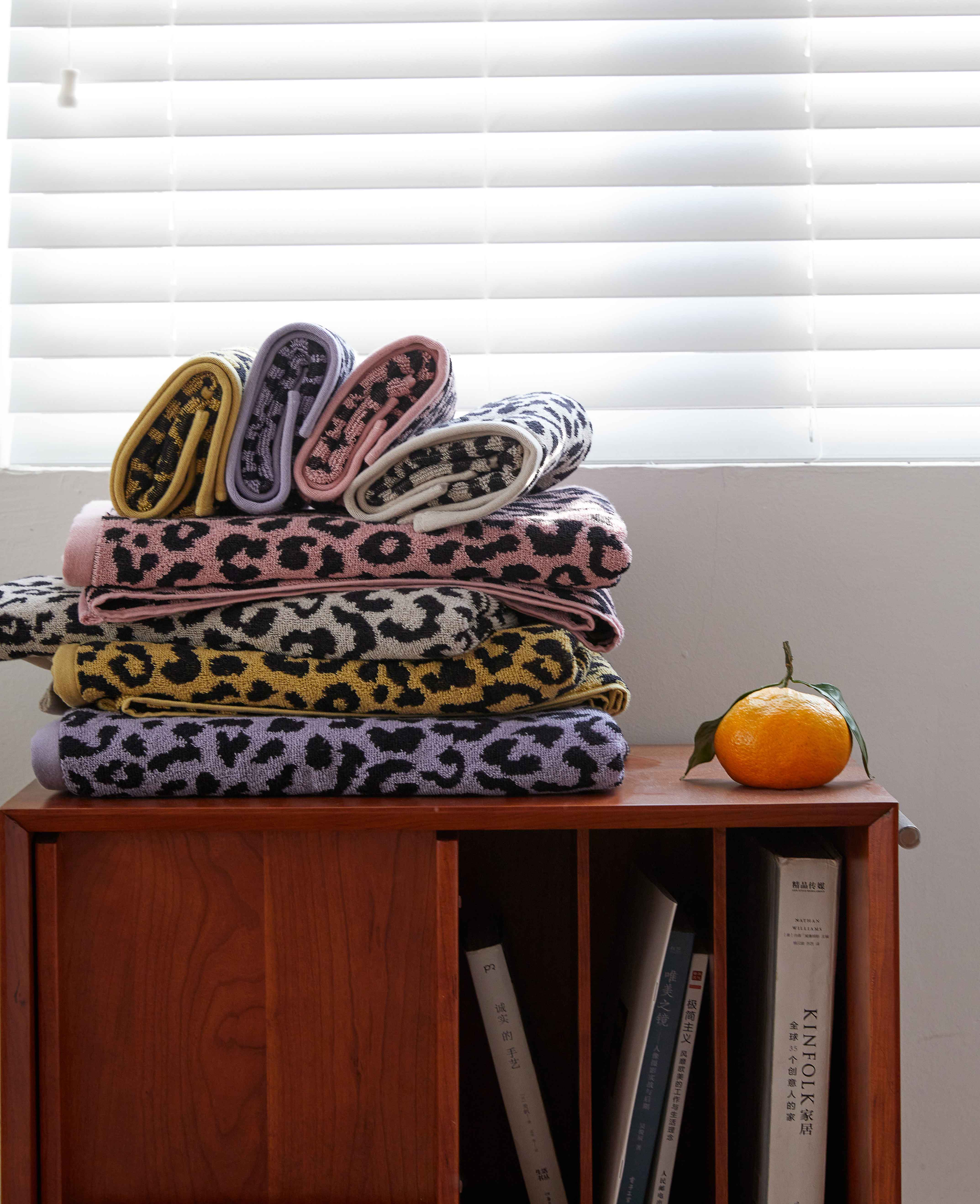 Wild Leopard Print Cotton Towel Set - Luxurious Full-Cotton Bath Collection for a Stylish Retreat